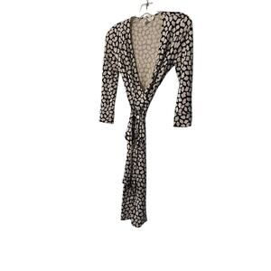 Diane Von Furstenberg DVF Julian Wrap Dress 100% Silk Abstract Black White Sz 2